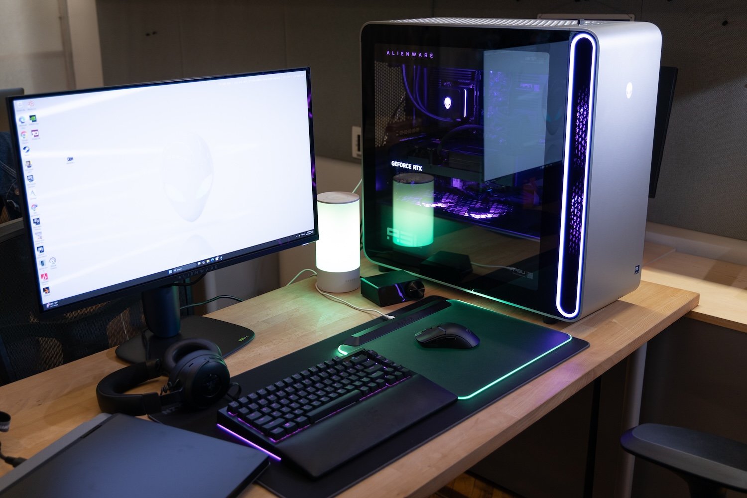 Alienware Area-51 리뷰: 영원한 케이스가 될 수 있었지만, 시대에 뒤떨어진 디자인이 발목을 잡다